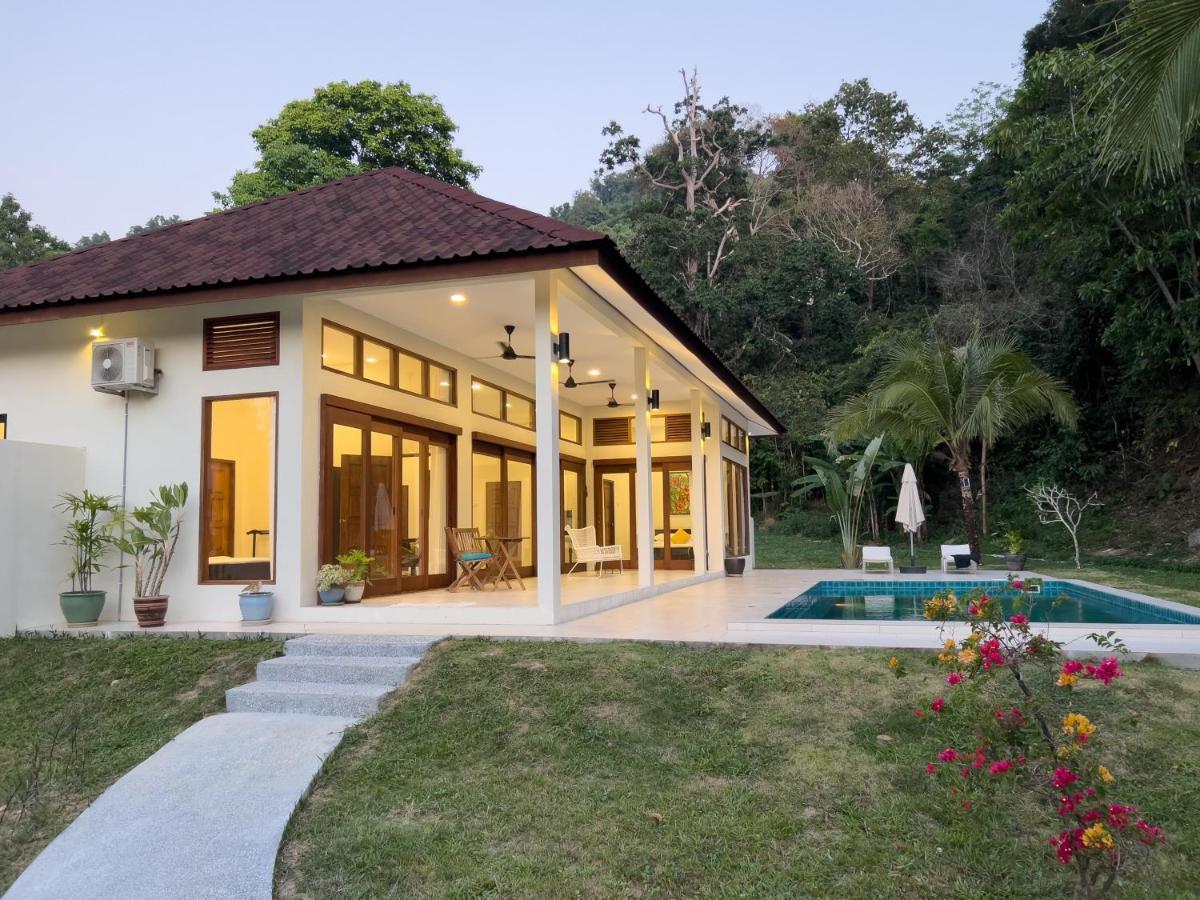 Villa Meranti - Spacious Private Pool Villa Pantai Cenang  Exterior photo