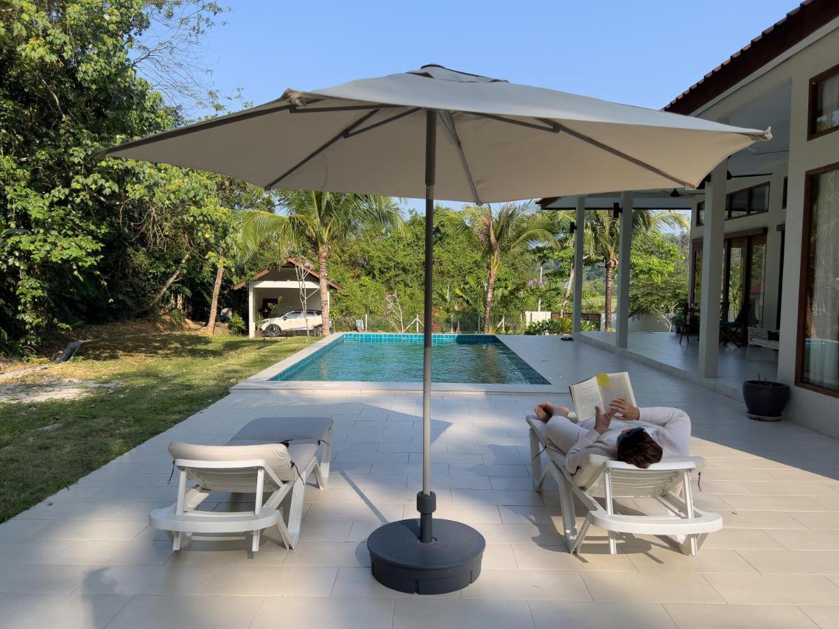 Villa Meranti - Spacious Private Pool Villa Pantai Cenang  Exterior photo