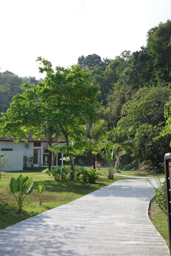 Villa Meranti - Spacious Private Pool Villa Pantai Cenang  Exterior photo